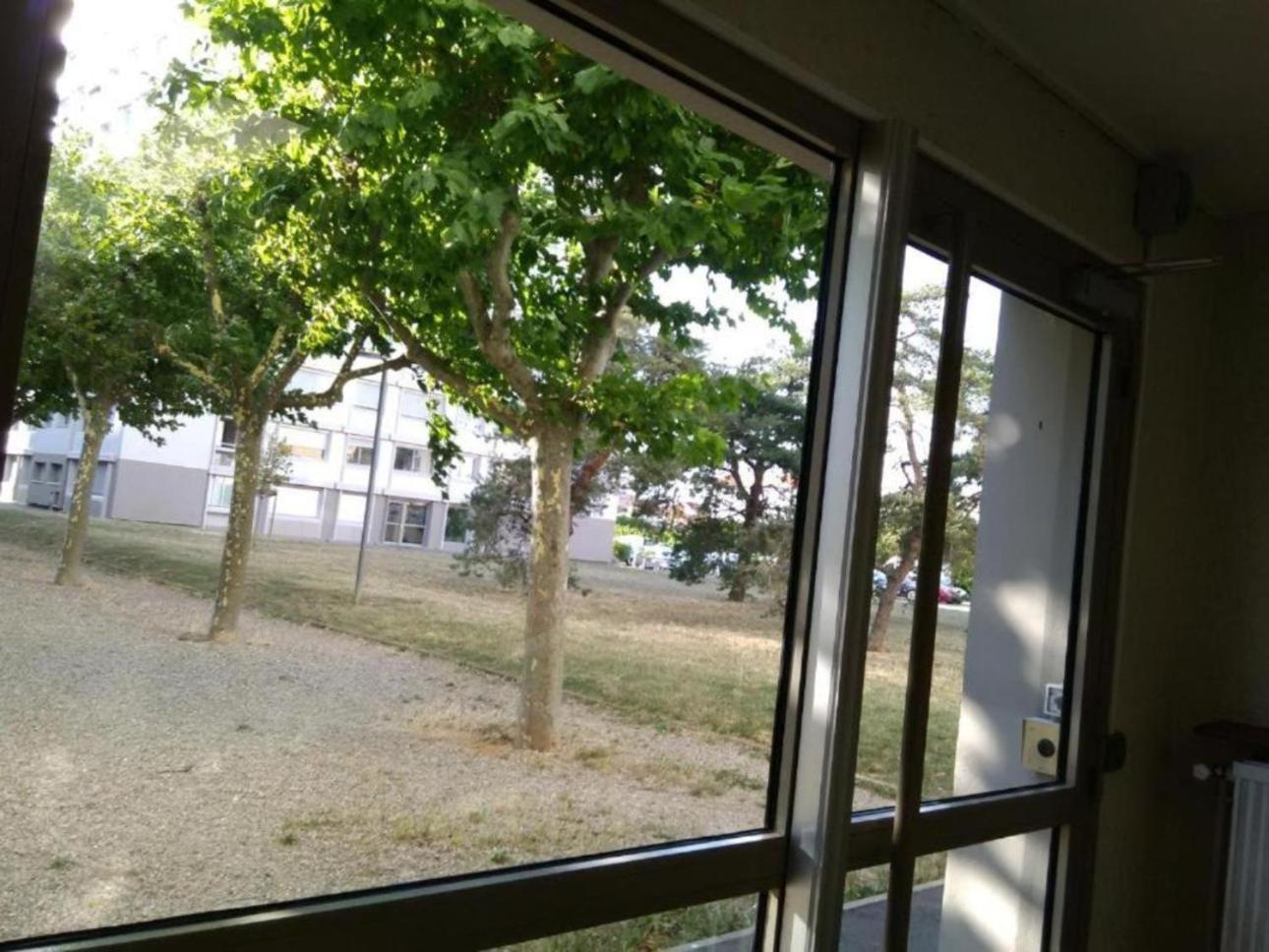 Appartement entier 70m² avec Balcon et Parking en Résidence Fermée Saint-Priest  Esterno foto